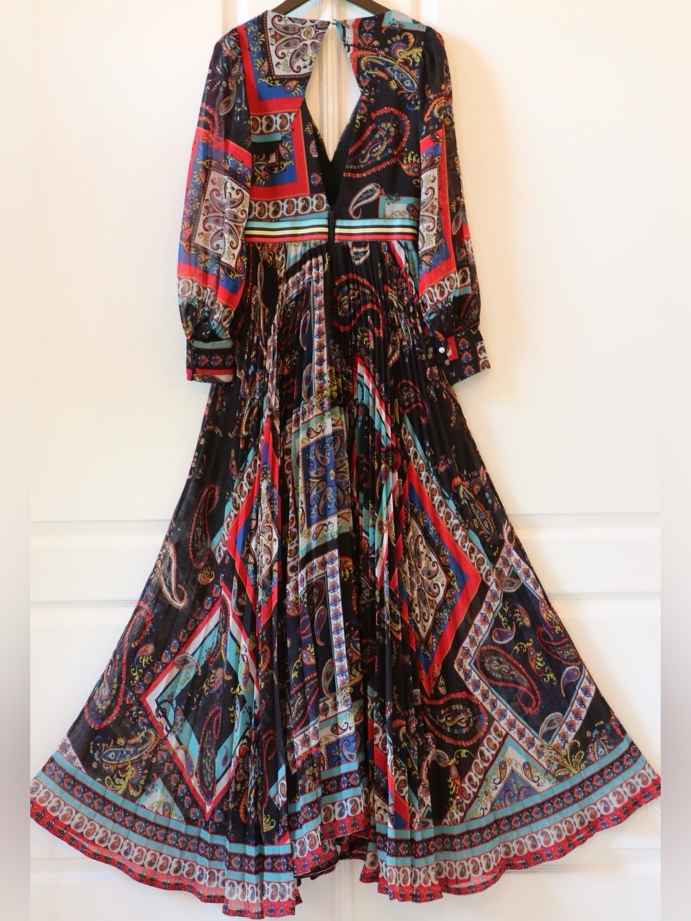 ALICE + OLIVIA Cheney Pleated Maxi Dress - Picture 13 of 15